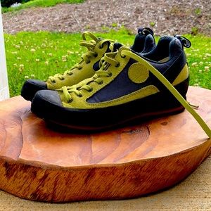 Hanwag hiking shoes women’s size 7 black and green